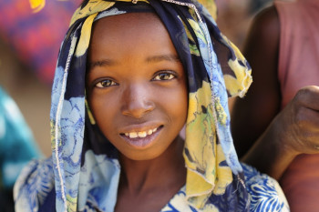 Zeitgenössisches Werk mit dem Titel « petite fille pays dogon 1 », Erstellt von CHRISTOPHE FABLET