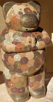 Zeitgenössisches Werk mit dem Titel « ours en mosaïque-sculpture en mosaique », Erstellt von NADEGE GESVRES