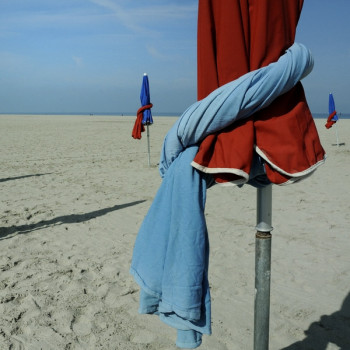 Zeitgenössisches Werk mit dem Titel « LES PARASOLS 2 », Erstellt von CHRISTOPHE FABLET