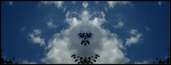 Zeitgenössisches Werk mit dem Titel « esprit nuage à moustache ~photo 3D », Erstellt von MIROIR PLANéTAIRE BLANC