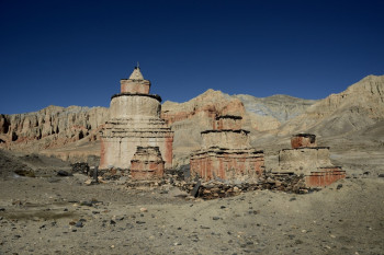 Chortens dans la vallée ocre Auf der ARTactif-Website