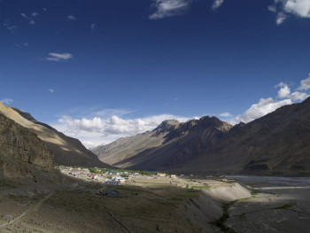 Zeitgenössisches Werk mit dem Titel « Village dans la Spiti Valley », Erstellt von ERIC TRANNOIS