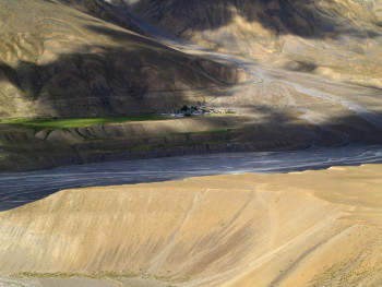 Zeitgenössisches Werk mit dem Titel « Dans un méandre de la rivière Spiti », Erstellt von ERIC TRANNOIS