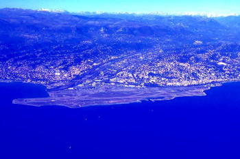 Zeitgenössisches Werk mit dem Titel « 2013/15 "Arriving on La baie des Anges de Nice" », Erstellt von STEFANO FRANCO-BORA (CULTURE CREATION MULTIMEDIA)