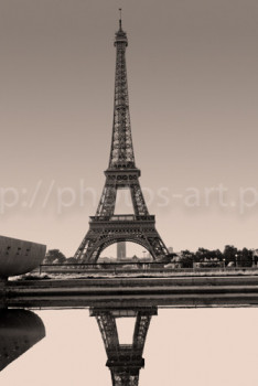 Zeitgenössisches Werk mit dem Titel « Relection of the Eiffel Tower », Erstellt von NICOLAS PORTAIS