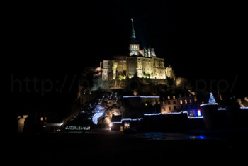 Zeitgenössisches Werk mit dem Titel « Mont Saint-Michel by Night #1 », Erstellt von NICOLAS PORTAIS