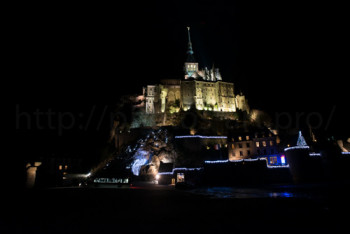 Zeitgenössisches Werk mit dem Titel « Mont Saint-Michel by Night #3 », Erstellt von NICOLAS PORTAIS