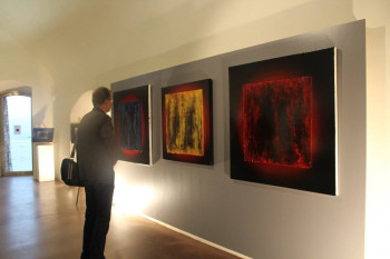 Zeitgenössisches Werk mit dem Titel « expo porto vecchio du 10 au 28 mai 2016, trois toiles en réaction aux évènements de 2015 », Erstellt von THIERRY LABRUYèRE