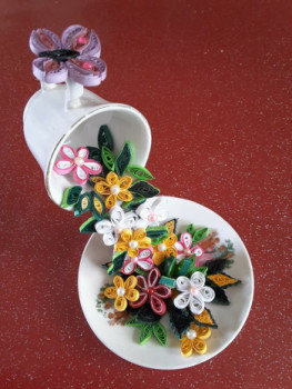 Zeitgenössisches Werk mit dem Titel « Tasse à café et quilling », Erstellt von AMELIE AMELOT