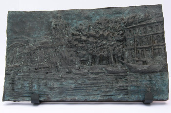 Zeitgenössisches Werk mit dem Titel « Bas relief  - place de la Marine à Agde », Erstellt von MAXENCE GERARD