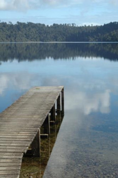 Zeitgenössisches Werk mit dem Titel « Ponton sur le lac », Erstellt von FLOPHOTOGRAPHE