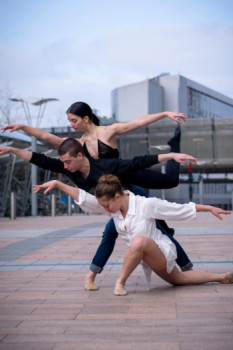 Zeitgenössisches Werk mit dem Titel « Trio », Erstellt von JK