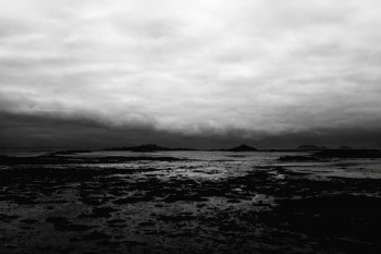 Zeitgenössisches Werk mit dem Titel « Marée Basse dans la baie de Paimpol.... », Erstellt von PHILIPPE BERTHIER