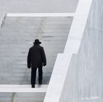 Zeitgenössisches Werk mit dem Titel « L'HOMME QUI MONTE LES MARCHE », Erstellt von JEAN-MARC PHILIPPE