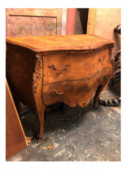 Zeitgenössisches Werk mit dem Titel « Rusty commode », Erstellt von PATINES D INTéRIEUR