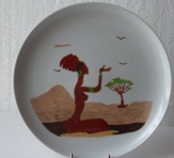 Zeitgenössisches Werk mit dem Titel « Grande assiette : africain », Erstellt von ATELIER MCD85