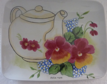 Zeitgenössisches Werk mit dem Titel « Grand Plat "La cafetière et les fleurs" », Erstellt von ATELIER MCD85