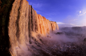 Zeitgenössisches Werk mit dem Titel « Chute Iguaçu. Argentine », Erstellt von DOMINIQUE LEROY