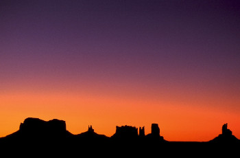 Zeitgenössisches Werk mit dem Titel « Monument valley. Arizona. USA », Erstellt von DOMINIQUE LEROY