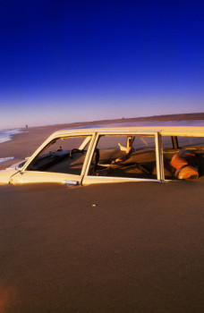 Zeitgenössisches Werk mit dem Titel « Saintes Maries de la mer. Plage sable », Erstellt von DOMINIQUE LEROY