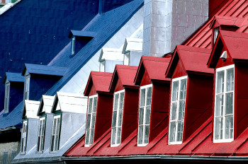 Zeitgenössisches Werk mit dem Titel « Toits. Québec. Canada », Erstellt von DOMINIQUE LEROY