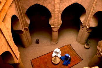 Zeitgenössisches Werk mit dem Titel « Route des caravanes et kasbah. Maroc », Erstellt von DOMINIQUE LEROY