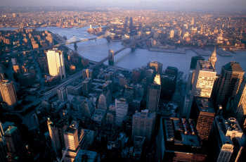 Zeitgenössisches Werk mit dem Titel « L'ombre des twins tower plane sur New York », Erstellt von DOMINIQUE LEROY