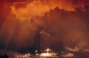 Zeitgenössisches Werk mit dem Titel « Les chutes Iguaçu. Brésil 2 », Erstellt von DOMINIQUE LEROY