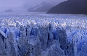 Zeitgenössisches Werk mit dem Titel « Glacier Perito Moreno. Ushuaia. Patagonie », Erstellt von DOMINIQUE LEROY