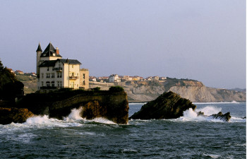 Zeitgenössisches Werk mit dem Titel « Biarritz », Erstellt von DOMINIQUE LEROY