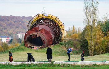 Zeitgenössisches Werk mit dem Titel « Golf à Longwy », Erstellt von JB