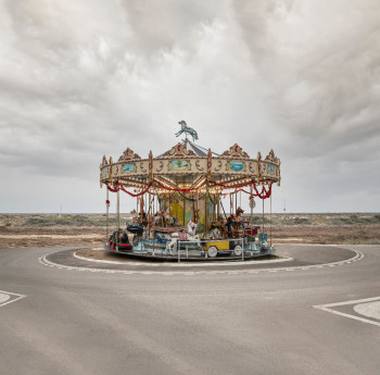 Zeitgenössisches Werk mit dem Titel « The Carousel », Erstellt von EMMANUEL PASSELEU