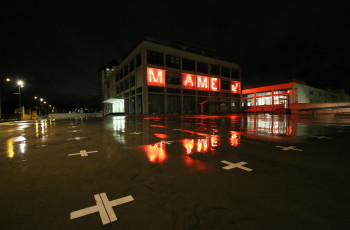 Zeitgenössisches Werk mit dem Titel « Citée MAME, Tours », Erstellt von NOURDINE TARKANY