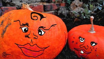 Zeitgenössisches Werk mit dem Titel « Sœurs Citrouilles », Erstellt von OGRE AU CœUR GROS