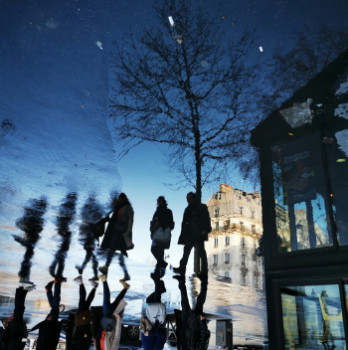 Zeitgenössisches Werk mit dem Titel « LA TETE DANS LES ETOILES », Erstellt von NOURDINE TARKANY