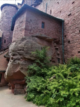 Zeitgenössisches Werk mit dem Titel « Le nain du chateau », Erstellt von SANDRINE CHIVA