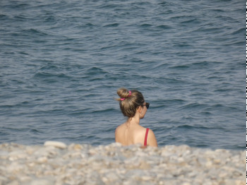 Zeitgenössisches Werk mit dem Titel « Pauline à la plage », Erstellt von DANIEL HUGUES