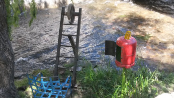 Zeitgenössisches Werk mit dem Titel « "petit coin lecture en bord de rivière". », Erstellt von GUI