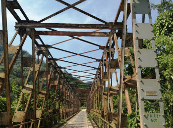 Zeitgenössisches Werk mit dem Titel « Pont de sounda », Erstellt von AIMéE NKOUNKOU