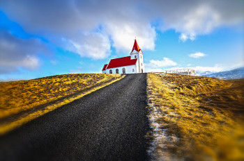 Zeitgenössisches Werk mit dem Titel « Red Church », Erstellt von FRéDéRIC FOUSSIER