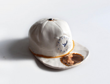 Zeitgenössisches Werk mit dem Titel « Casquette de Porcelaine », Erstellt von JARIKU