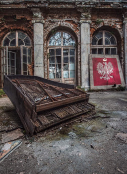 Zeitgenössisches Werk mit dem Titel « Palác piano », Erstellt von ROBBIN_URBX