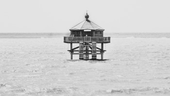 Zeitgenössisches Werk mit dem Titel « Le phare du bout du monde », Erstellt von PHOTOSNICO