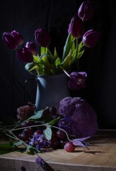 Zeitgenössisches Werk mit dem Titel « Nature mauve à la main », Erstellt von éMILIE LEBEUF