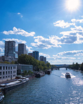 Zeitgenössisches Werk mit dem Titel « Beaugrenelle sous le soleil », Erstellt von PAAM.PHOTO