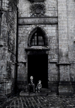 Zeitgenössisches Werk mit dem Titel « Charlie Chaplin & le Kid (Église du Vieux-Saint-Sauveur 1921) », Erstellt von SYLMI