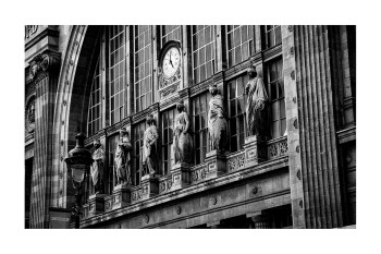 Zeitgenössisches Werk mit dem Titel « Gare du Nord », Erstellt von MIGUEL DUVIVIER