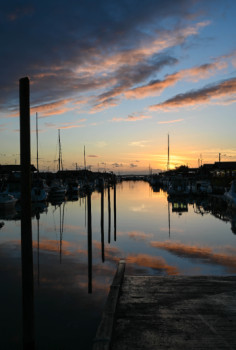 Zeitgenössisches Werk mit dem Titel « Coucher de soleil sur le port d'Andernos », Erstellt von MARIE LABARTHE-PON