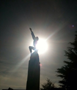 Zeitgenössisches Werk mit dem Titel « Intensité de lumière de la statue anciennement placée place des jacobins », Erstellt von FREDDY4DREAMS