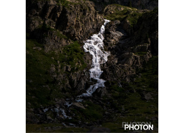 Zeitgenössisches Werk mit dem Titel « PASSAGE EN HAUTE MONTAGNE », Erstellt von PHOTON PHOTOGRAPHIE